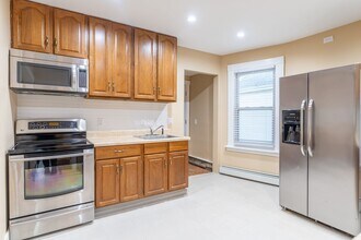 210 Washington Ave in West Haven, CT - Building Photo - Building Photo
