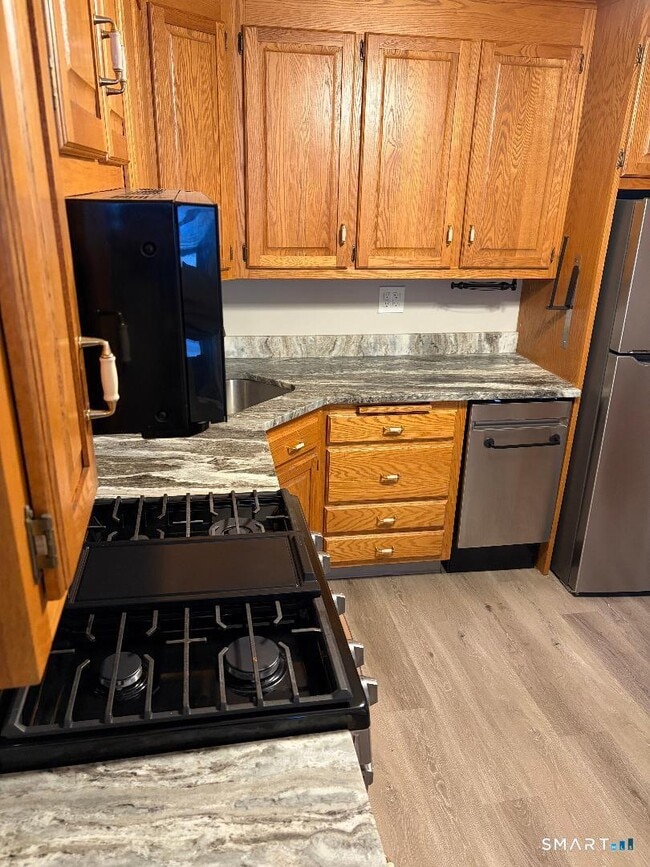 65 Ingraham St in Bristol, CT - Building Photo - Building Photo