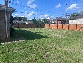 8323 Melvina Ave in Burbank, IL - Building Photo - Building Photo