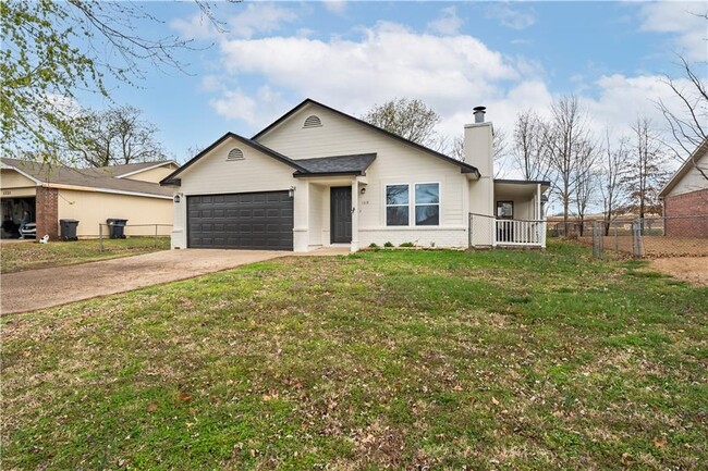 1319 W Lela St in Rogers, AR - Foto de edificio - Building Photo