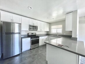 1100 Exposition Blvd-Private Suite Co-Living in Los Angeles, CA - Building Photo - Building Photo