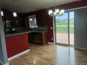 5211 Castleview Dr NW in Rochester, MN - Building Photo - Building Photo