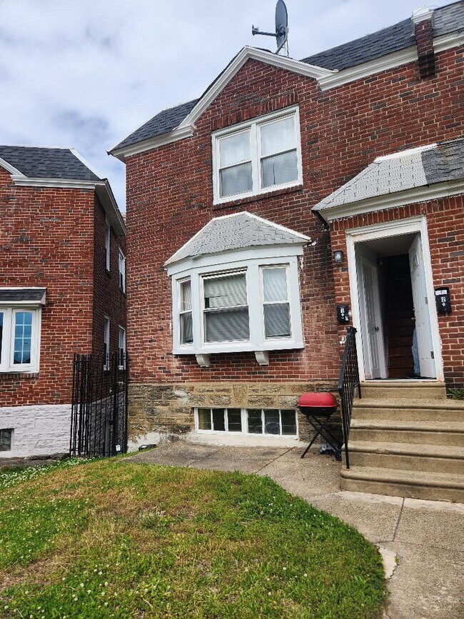 2121 Homer St