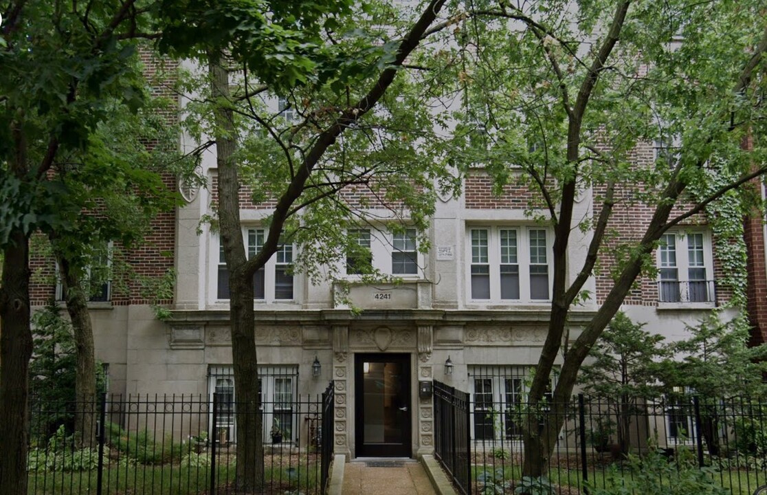 4241 Kenmore Apartments in Chicago, IL - Foto de edificio