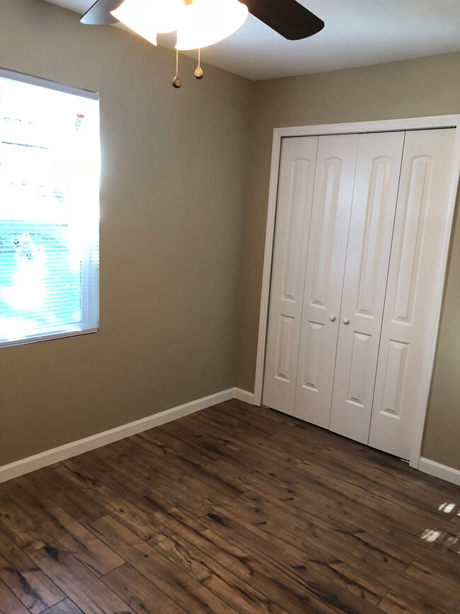 2188 E Parkwood Ave in Burton, MI - Building Photo - Building Photo