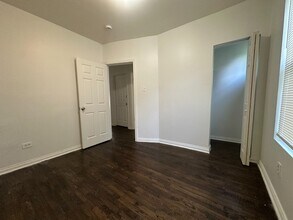 7414 S Colfax Ave in Chicago, IL - Building Photo - Building Photo
