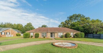 102 Natchez Dr in Montgomery, AL - Building Photo
