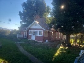 520 Margot Ln in Lakeport, CA - Building Photo
