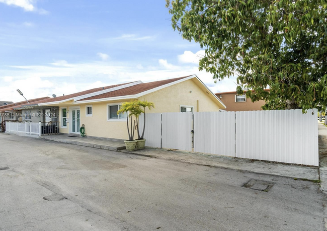 330 W 74th Pl in Hialeah, FL - Building Photo - Building Photo