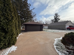 1155 N Cherry St in Galesburg, IL - Building Photo - Building Photo