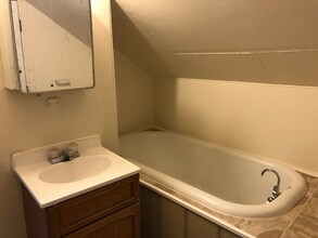 337 W Biddle St in Jackson, MI - Building Photo - Building Photo