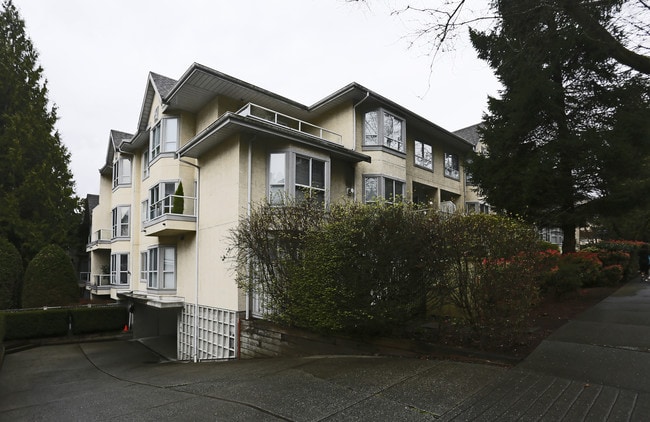 SARDIS COURT in Burnaby, BC - Building Photo - Building Photo