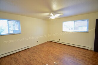 915 James Ct in Fort Collins, CO - Foto de edificio - Building Photo