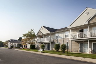 Pine Ridge of Plumbrook Senior Living in Sterling Heights, MI - Building Photo - Building Photo