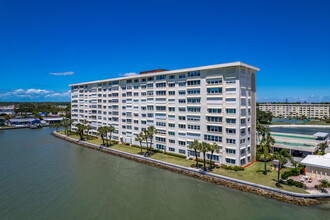 Lexington House at Sea Towers in St. Petersburg, FL - Foto de edificio - Building Photo