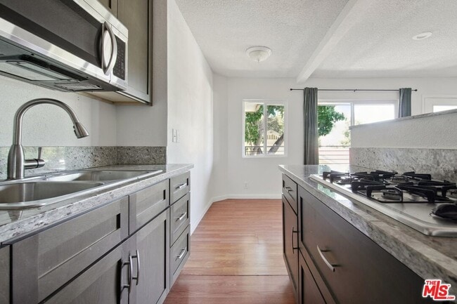 6612 De Longpre Ave in Los Angeles, CA - Building Photo - Building Photo