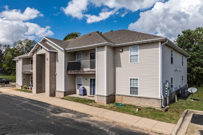 Pin Oak Apartments in Aurora, MO - Building Photo - Building Photo