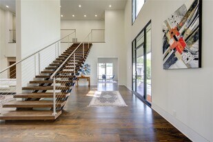 5202 Chesapeake Way in Houston, TX - Building Photo