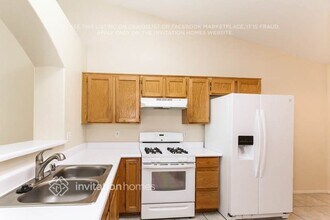 923 Shadowfax Rd in Henderson, NV - Foto de edificio - Building Photo