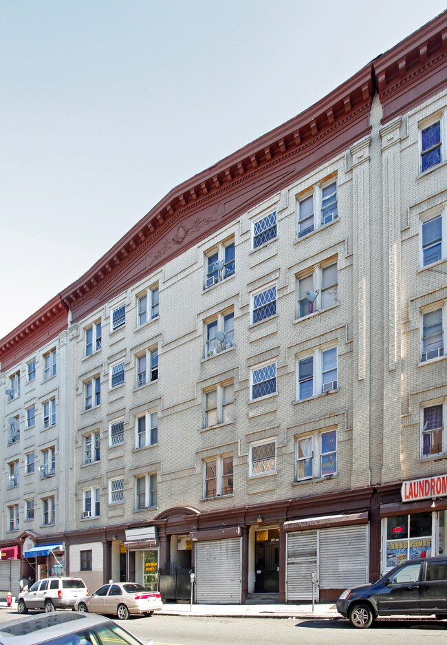 292-296 New Main St in Yonkers, NY - Building Photo - Building Photo