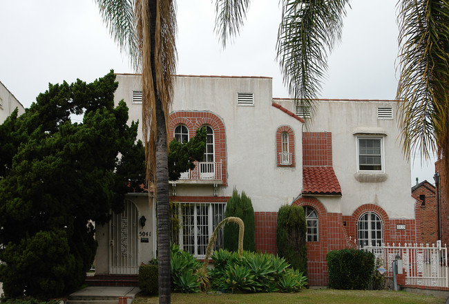 5041 Franklin Ave in Los Angeles, CA - Building Photo - Building Photo