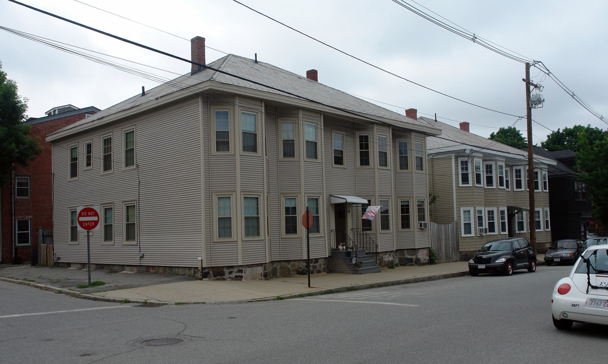 28 Fair St in Newburyport, MA - Foto de edificio