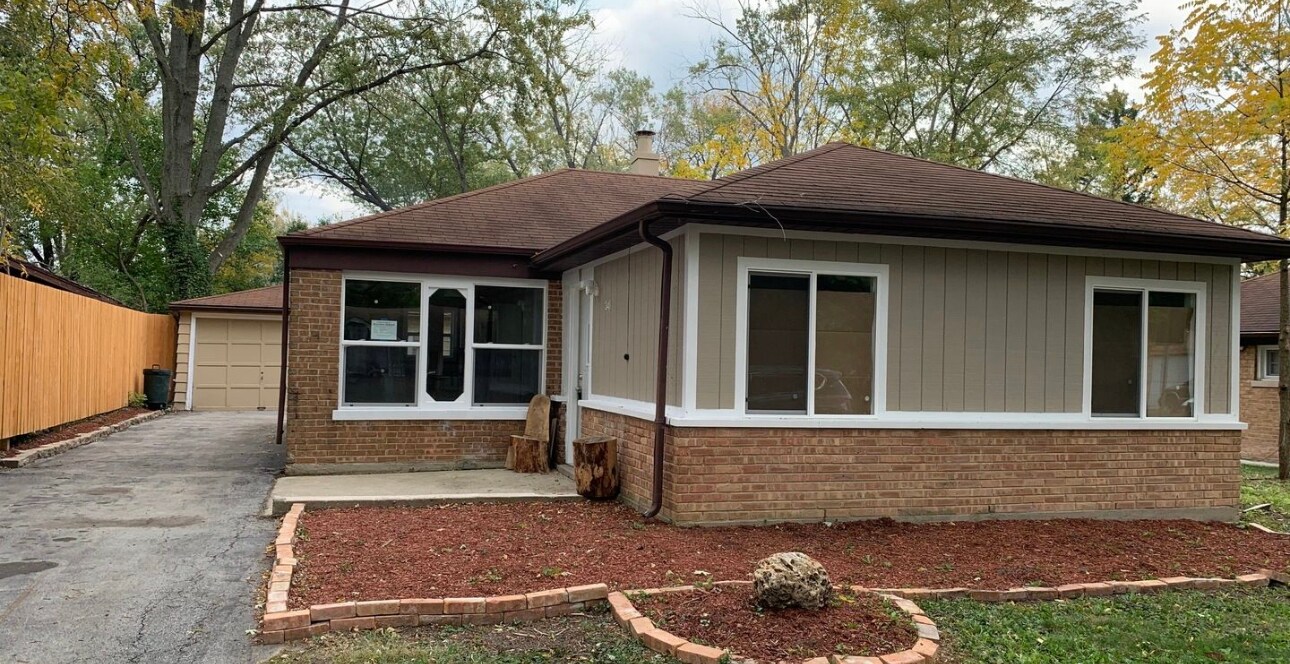 341 Nokomis St in Park Forest, IL - Foto de edificio
