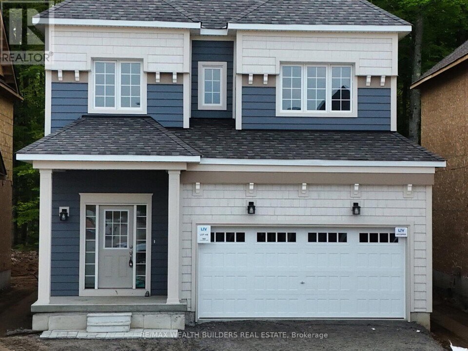 185 McEachern Ln in Gravenhurst, ON - Building Photo