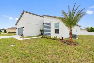 825 Colville Dr in Poinciana, FL - Building Photo - Building Photo