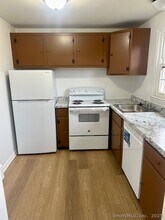 47 Brewster Rd in Glastonbury, CT - Building Photo - Building Photo