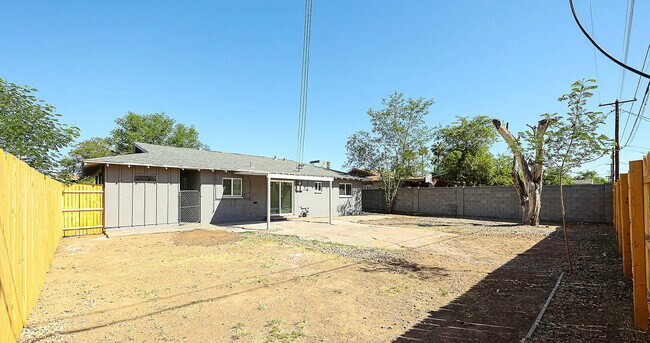 4017 W Lynwood St in Phoenix, AZ - Foto de edificio - Building Photo