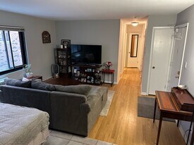 2336 N Commonwealth Ave, Unit 303 in Chicago, IL - Building Photo