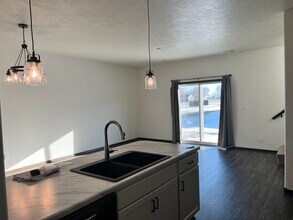 4607 E Leubecher Pl in Sioux Falls, SD - Building Photo - Building Photo