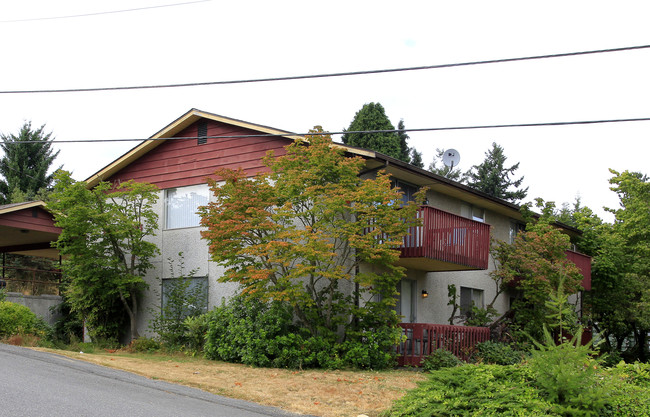 Edelweiss Apartments in Everett, WA - Building Photo - Building Photo