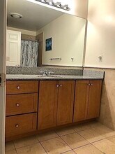 234 Cypress St, Unit 207 in Brookline, MA - Foto de edificio - Building Photo