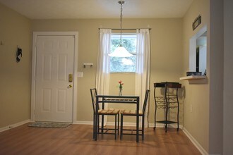 4836 Atlantic Blvd, Unit 212 in Jacksonville, FL - Foto de edificio - Building Photo