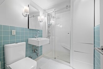 32 W 40th St in New York, NY - Building Photo - Building Photo