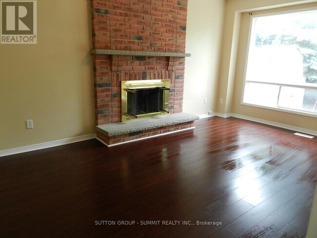 20 Dehart Dr in Whitby, ON - Building Photo - Building Photo
