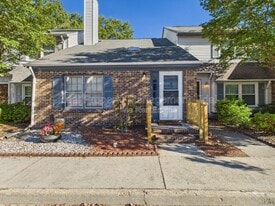 121 Tidal Dr in Newport News, VA - Building Photo