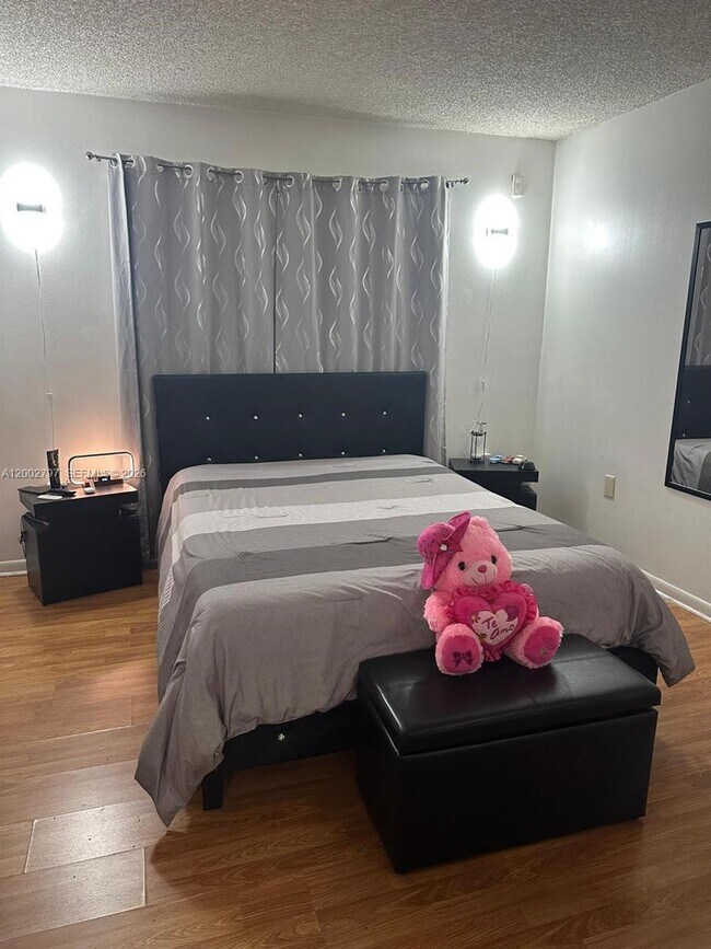 7220 NW 179th St in Hialeah, FL - Building Photo - Building Photo