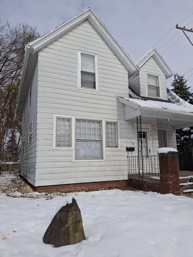 913 E Washington St in South Bend, IN - Building Photo - Building Photo