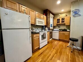 65 Burbank St, Unit 15 in Boston, MA - Foto de edificio - Building Photo