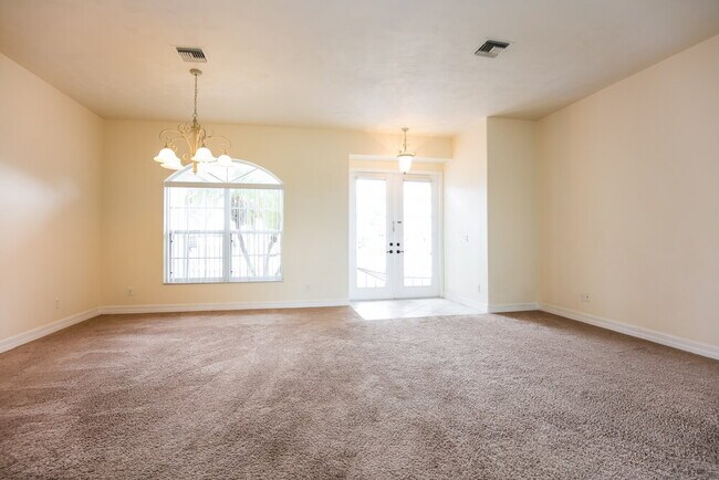 831 SW 3rd Ave in Cape Coral, FL - Building Photo - Building Photo