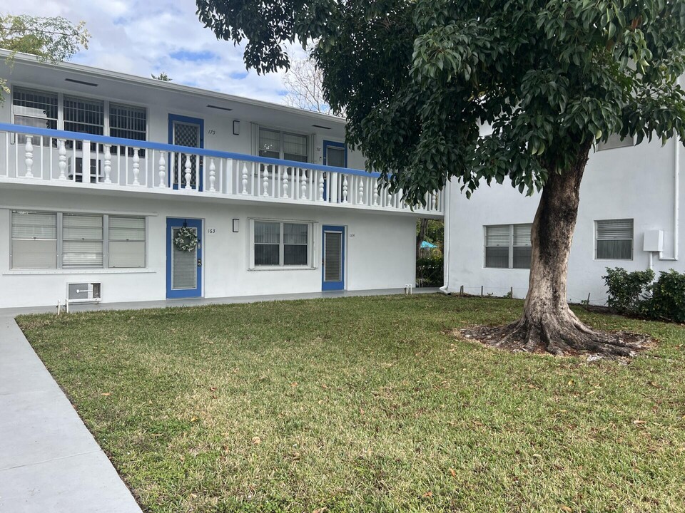 164 Lyndhurst L in Deerfield Beach, FL - Building Photo