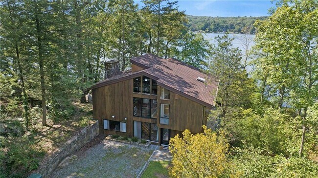 7 Wildwood Ln in Putnam Valley, NY - Building Photo - Building Photo