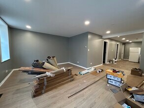 2900 S Quinn St, Unit 1F in Chicago, IL - Foto de edificio - Building Photo