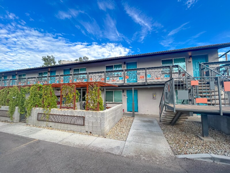 1110 E Highland Ave in Phoenix, AZ - Building Photo