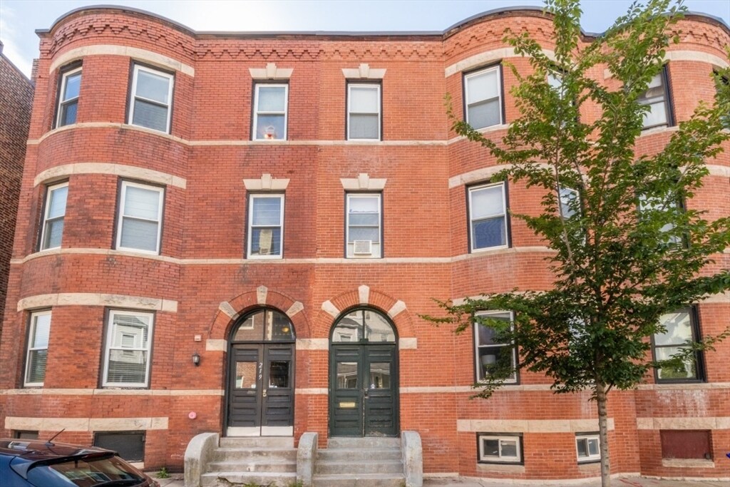 217 South St in Boston, MA - Building Photo