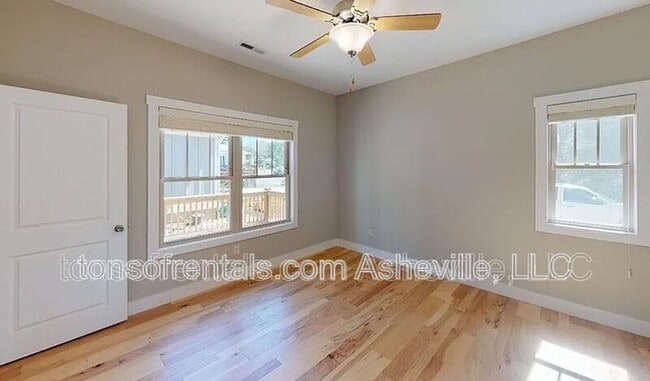 583 Fairview Rd in Asheville, NC - Building Photo - Building Photo