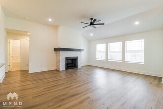 1020 Autumn Royal Ave in Lowell, AR - Foto de edificio - Building Photo